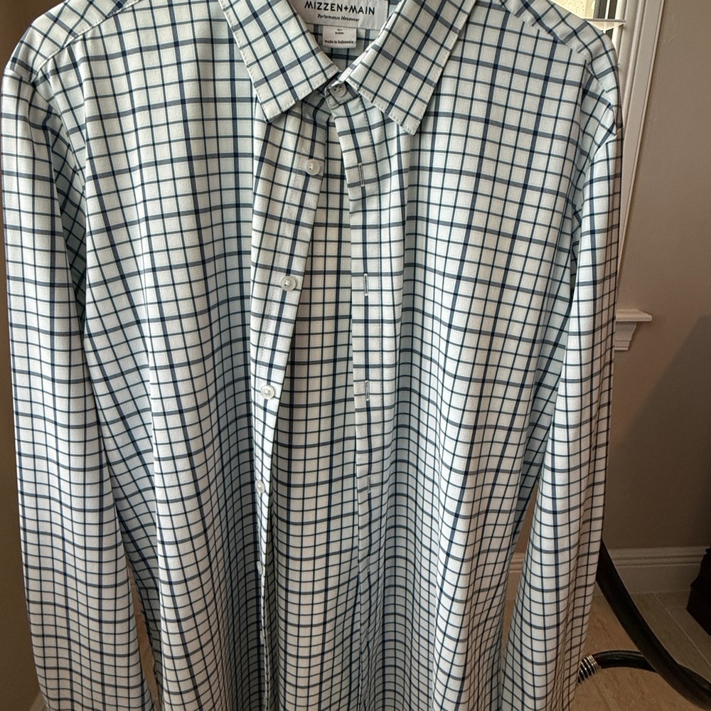 Mizzen+Main Blue and White Dress Shirt with Classic Check Pattern